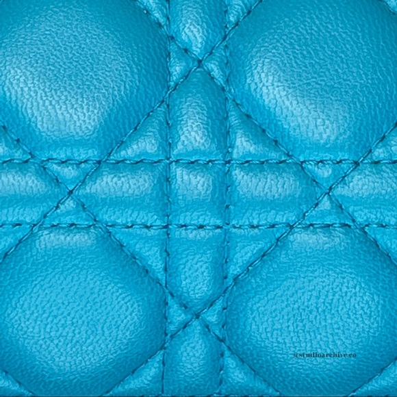 Medium Lady Dior in Turquoise - Picture 6 of 7
